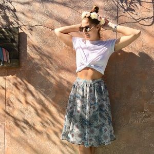 Knee length floral, femme skirt